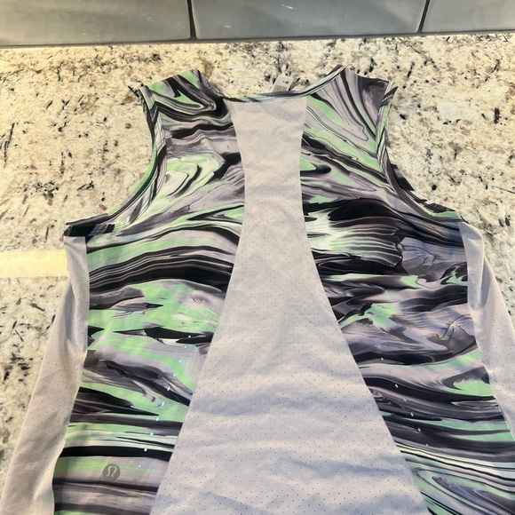 Lululemon Swift running tank sz 6. - Picture 2 of 5